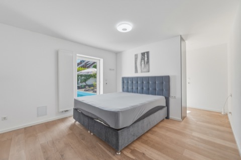 Zimmer mit Gartenzugang