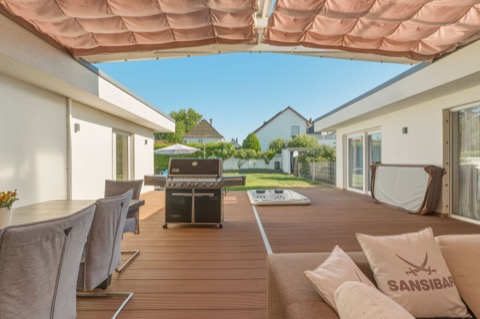 Terrassendeck mit Whirlpool