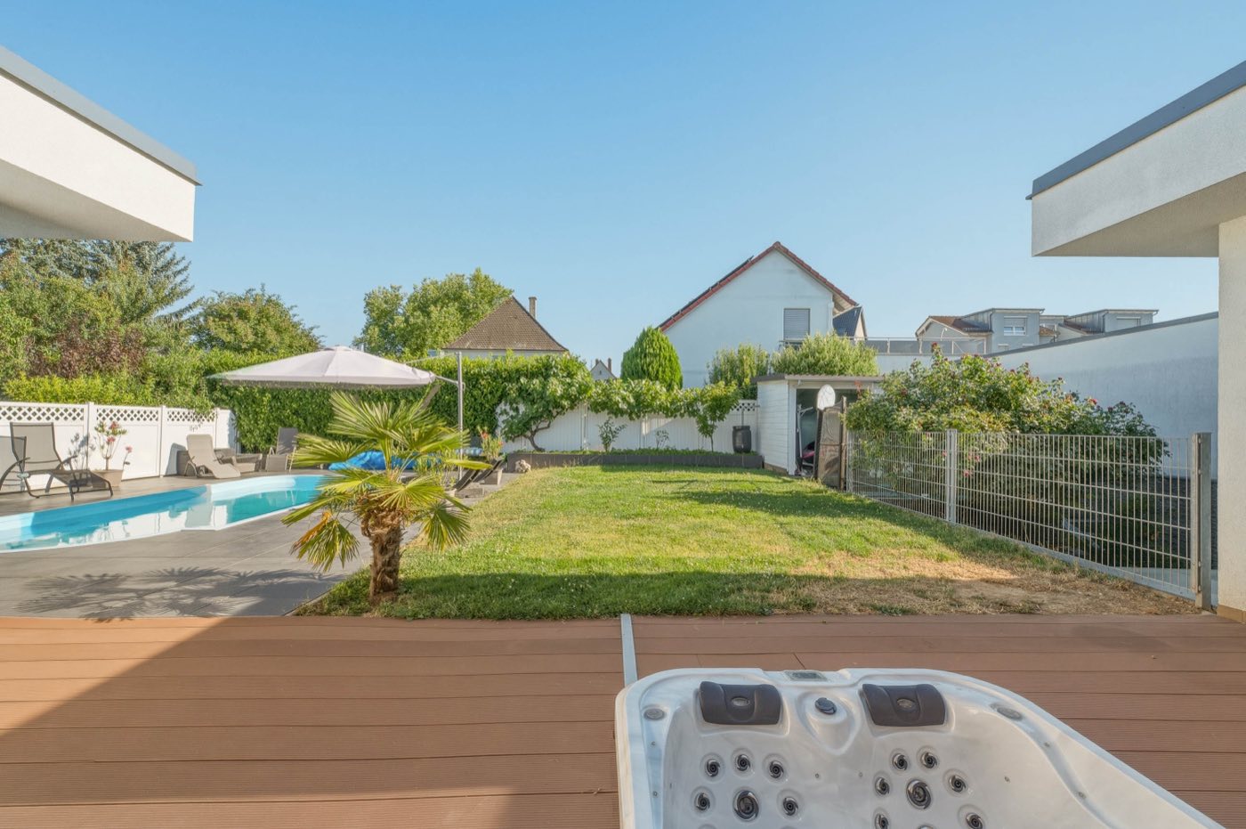 Bungalow mit Pool und Einliegerwohnung — Kollwitzstraße, Kornwestheim